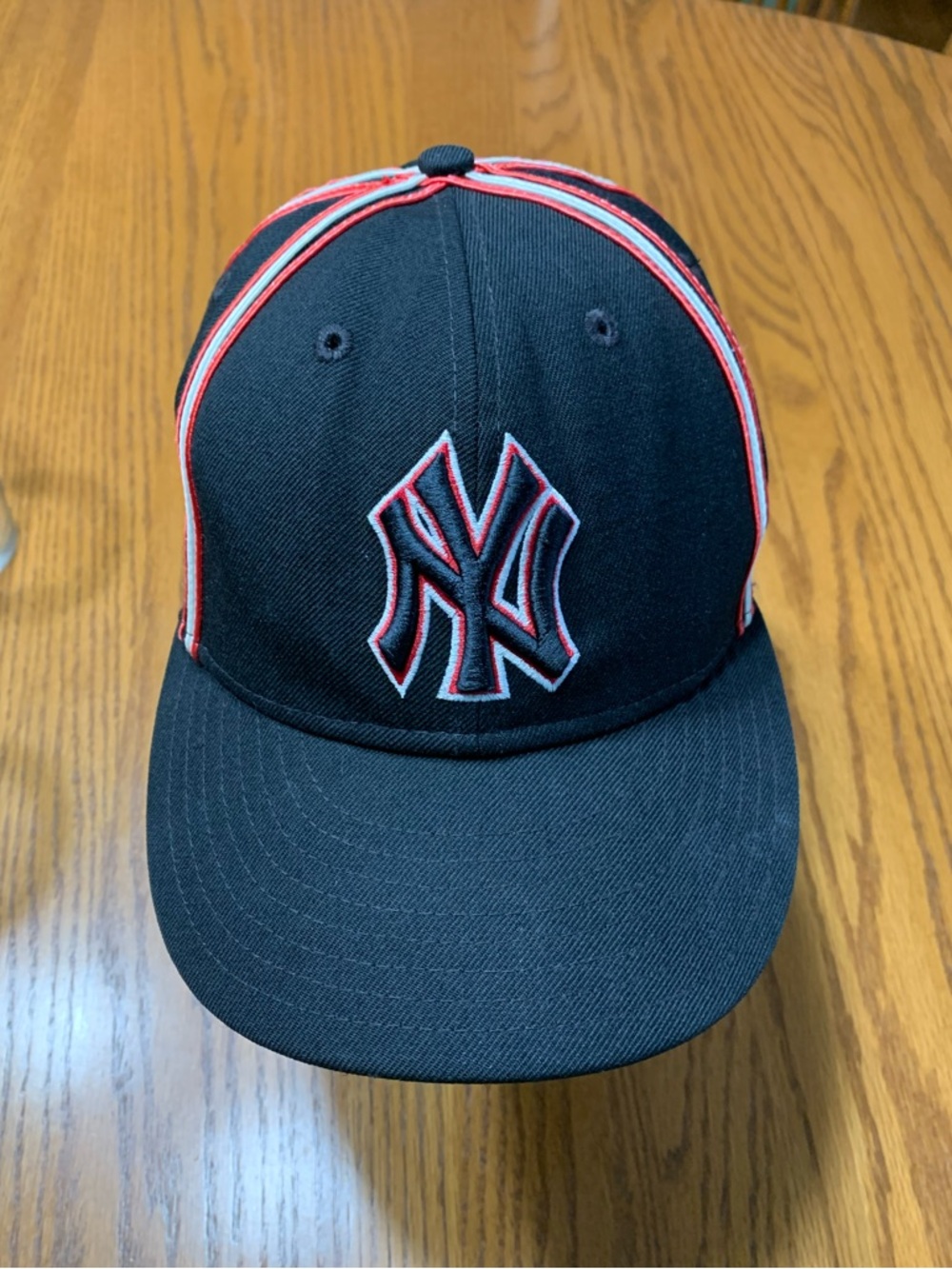 New Era New York Yankees fitted hat in size 7.